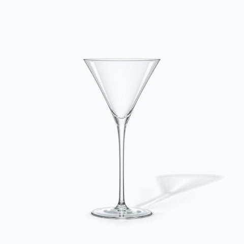 Verre à martini japonais Épure seul sur fond blanc, ombre portée