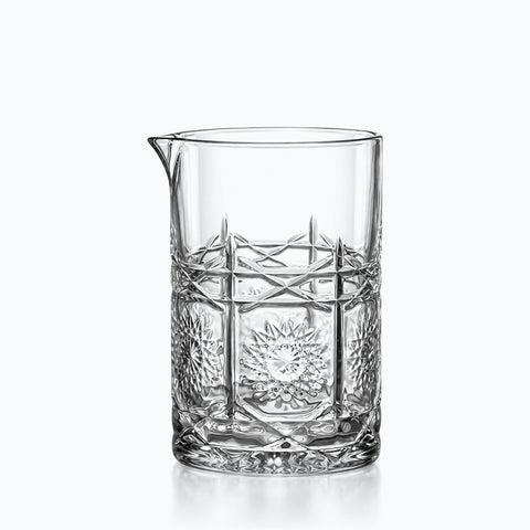 Verre à Mélange Cocktail, modèle baroque, sur fond blanc