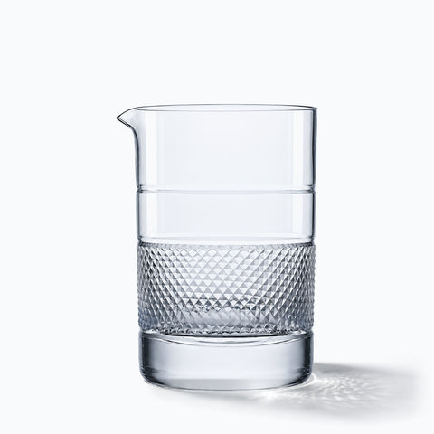 Verre à mélange Jonc à taille pointe de diamant, seul sur fond blanc avec ombre portée