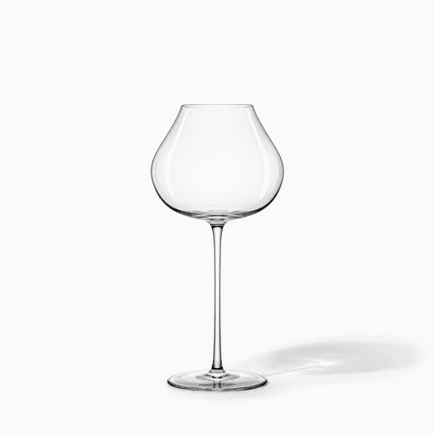 Verre à pied ballon Amphore seul sur fond blanc avec ombre portée