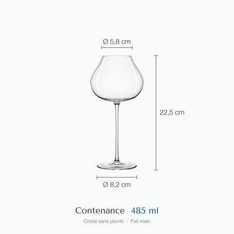 Verre à pied ballon Amphore coté : hauteur 22,5 cm, diamètre du haut 5,8 cm, de la base 8,2 cm, contenance 48,5 cl