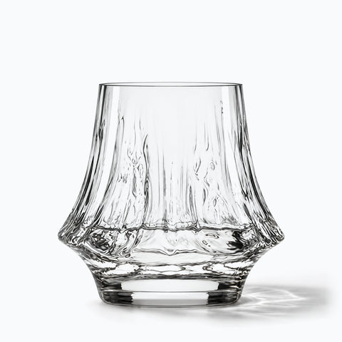 Beau Verre à Rhum, avec son ombre portée, sur fond blanc