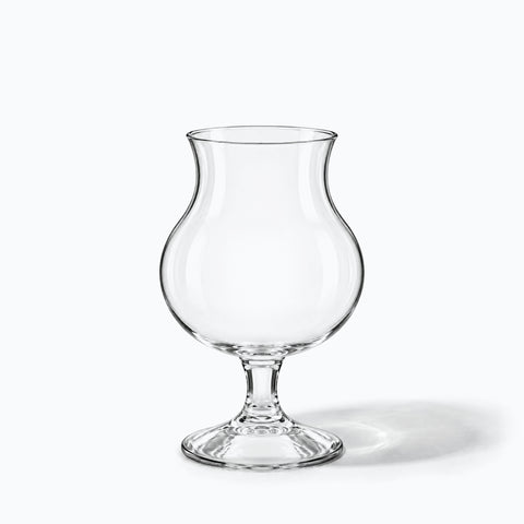 Verre Tequila Sunrise, avec son ombre portée, sur fond blanc