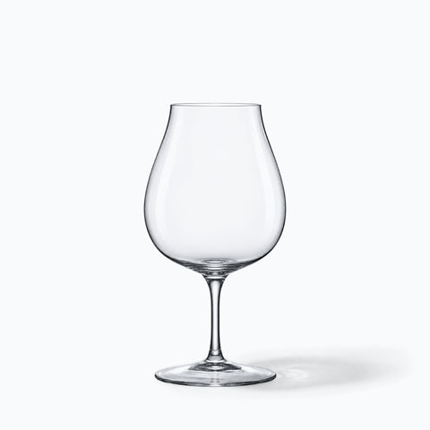 Verre à vin Cocon seul sur fond blanc avec ombre portée