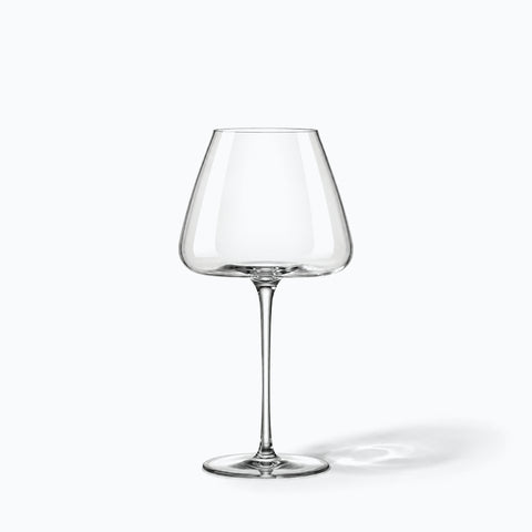 Verre à Vin de Dégustation, avec son ombre portée, sur fond blanc