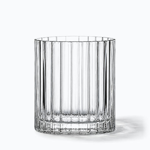 Verre à Whisky Ancien, avec son ombre portée, sur fond blanc