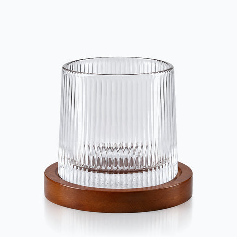 Verre à Whisky avec Socle, modèle stripe, sur fond blanc