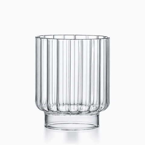 Verre à whisky cannelé transparent en borosilicate, corps côtelé posé sur socle cylindrique lisse