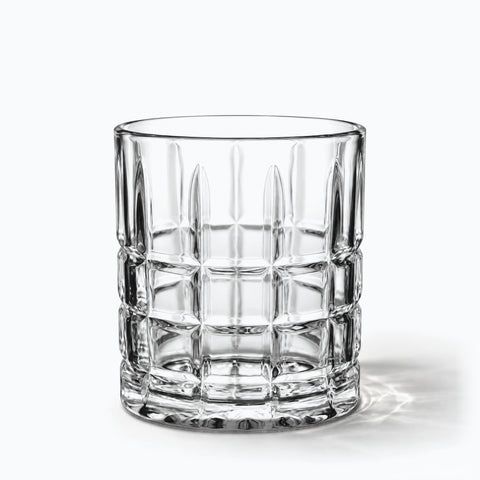 Verre à Whisky Carrelé, avec son ombre portée, sur fond blanc