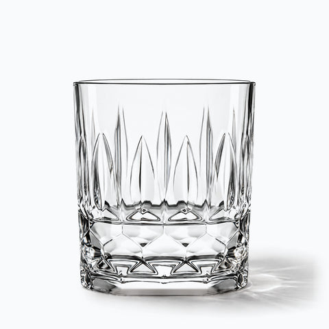 Verre à Whisky Classique, avec son ombre portée, sur fond blanc