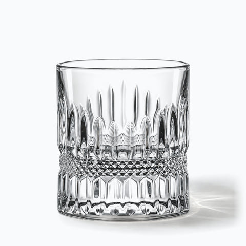 Verre à Whisky Couronne, avec son ombre portée, sur fond blanc