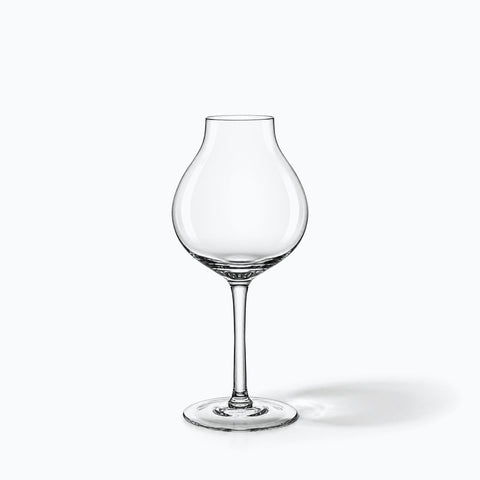 Verre à Whisky Tulipe Cristal, avec son ombre portée, sur fond blanc