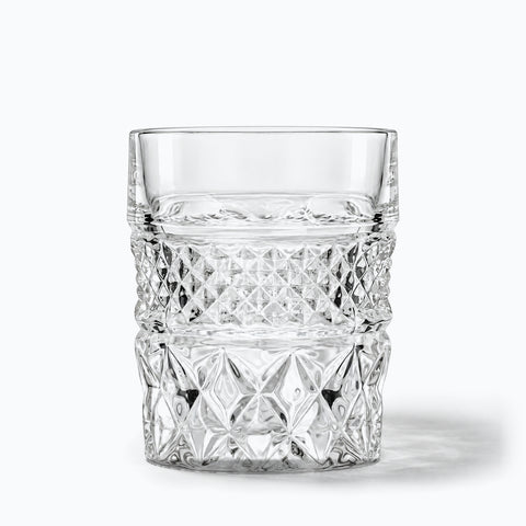 Verre à Whisky Haut de Gamme, avec son ombre portée, sur fond blanc