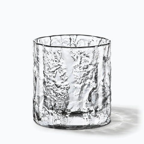 Verre à Whisky Japonais, avec son ombre portée, sur fond blanc