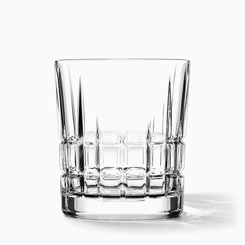 Verre à Whisky Taillé, avec son ombre portée, sur fond blanc