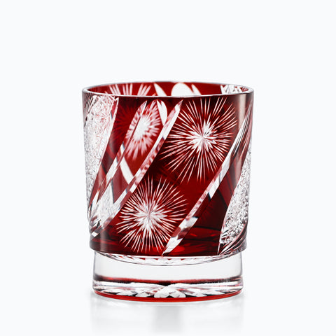 Verre Senko, couleur rubis, sur fond blanc