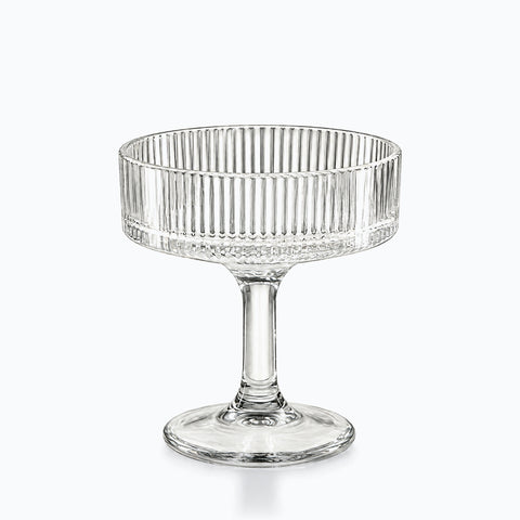 Verre Cocktail Coupe Plate, sur fond blanc