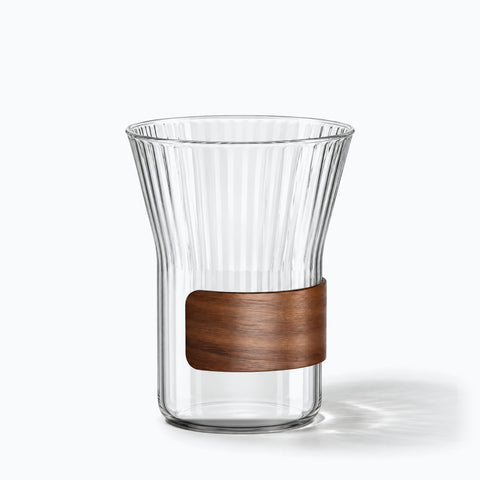 Verre Cocktail Japonais, avec son ombre portée, sur fond blanc
