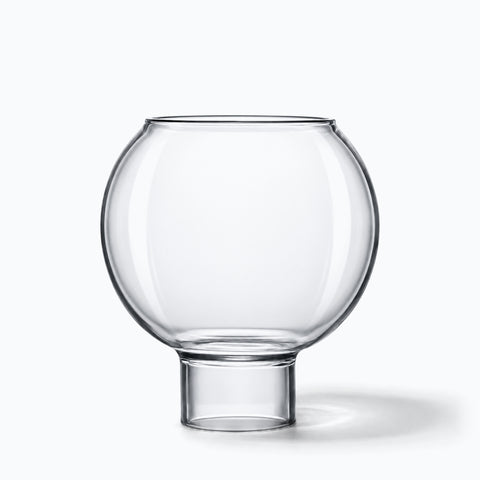 Le verre cocktail rond Grelot seul sur fond blanc, avec son ombre portée