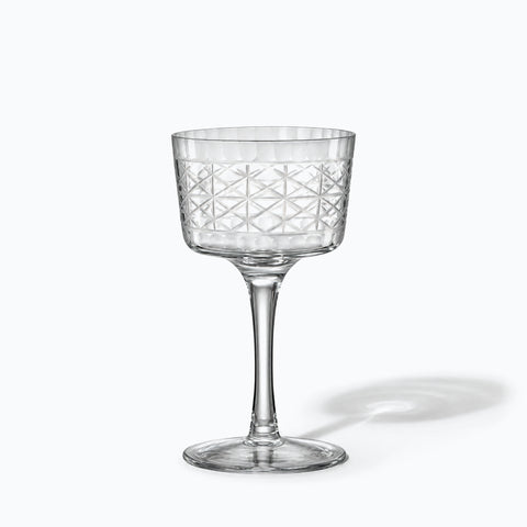 Verre à Cocktail Vintage, avec son ombre portée, sur fond blanc