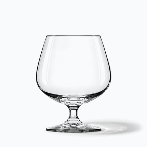 Verre Cognac Cristal, avec son ombre portée, sur fond blanc