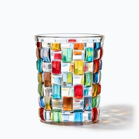Verre de Table Colorés, avec son ombre portée, sur fond blanc
