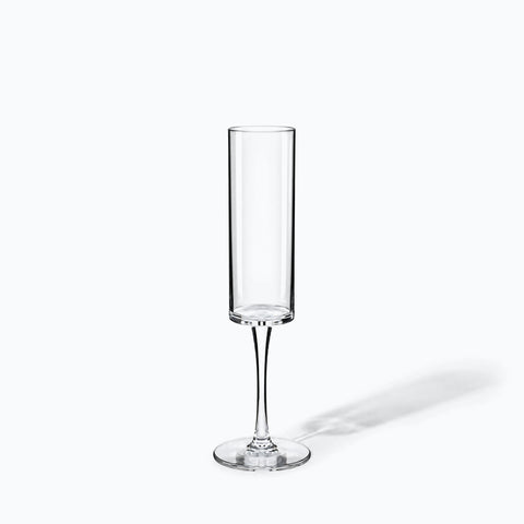 Verre à Dégustation Champagne, avec son ombre portée, sur fond blanc