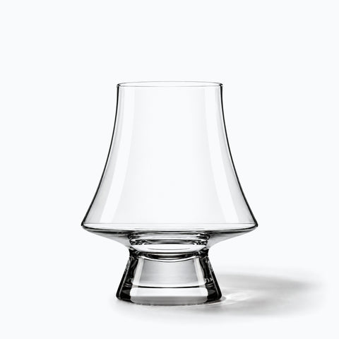 Verre de Dégustation Rhum, avec son ombre portée, sur fond blanc