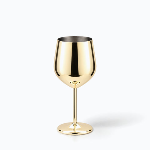 Verre à Vin Doré, avec son ombre portée, sur fond blanc