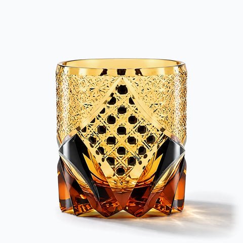Verre à Whisky Edo Kiriko, avec son ombre portée, sur fond blanc
