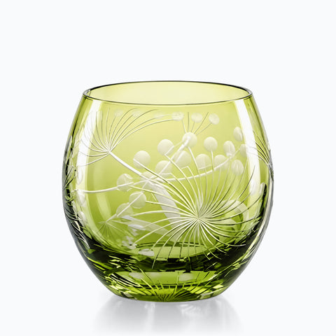 Verre Kiriko Coloré, couleur emeraude, sur fond blanc