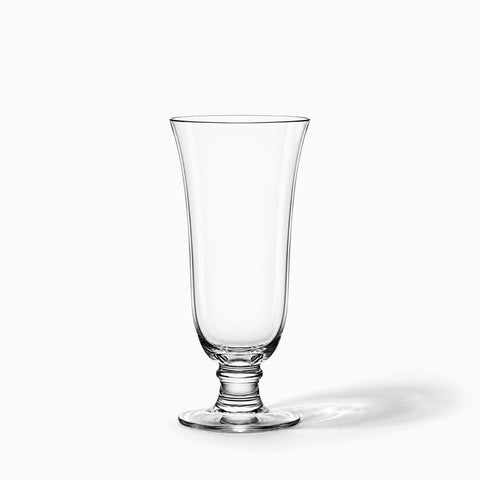 Verre à Piña Colada, avec son ombre portée, sur fond blanc