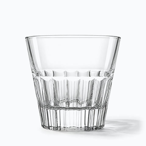 Verre à Rhum Arrangé, avec son ombre portée, sur fond blanc