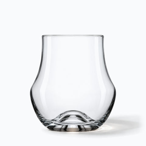Verre à Rhum Vintage, avec son ombre portée, sur fond blanc