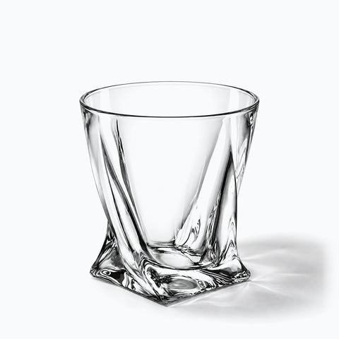 Verre Rhum Whisky, avec son ombre portée, sur fond blanc