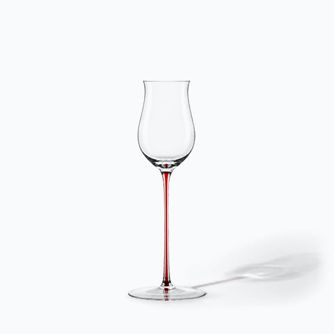 Verre tulipe de dégustation Pistil seul sur fond blanc, ombre portée