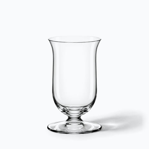 Verre Tulipe Rhum, avec son ombre portée, sur fond blanc