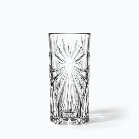 Verre Tumbler, avec son ombre portée, sur fond blanc