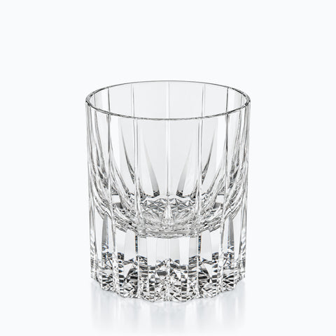 Cristal Taillé Verre à Whisky, sur fond blanc