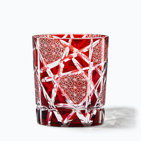 Verre Whisky Japon, avec son ombre portée, sur fond blanc
